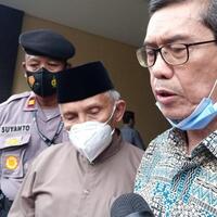 amien-rais-serahkan-surat-untuk-kapolri-siap-jamin-penangguhan-penahanan-hrs