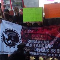 densus-88-temukan-bungker-untuk-sembunyi-dan-menyimpan-senjata-di-rumah-upik