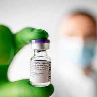 lagi-petugas-medis-alami-reaksi-parah-usai-disuntik-vaksin-corona-pfizer