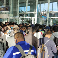 kacau-netizen-heboh-kerumunan-di-bandara-soetta-kok-bisa