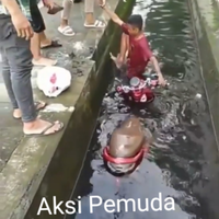 niatnya-mau-standing-motor-biar-keren-endingnya-malah-nyemplung-got
