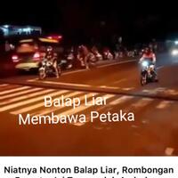 gara-gara-aksi-balap-liar-ambulans-ini-menabrak-sejumlah-penonton-balap-liar