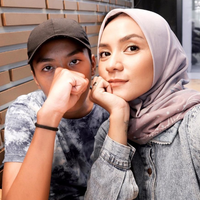 kayak-adik-kakak-beginilah-kedekatan-5-selebriti-dengan-sang-putra