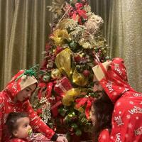 gaya-ahok-dan-puput-di-foto-natal-pertama-kompak-serba-merah