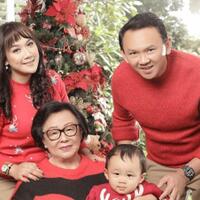 gaya-ahok-dan-puput-di-foto-natal-pertama-kompak-serba-merah