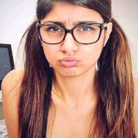 wow-pria-ini-dapat-balasan-dm-dari-mantan-bintang-porno-mia-khalifa-benarkah