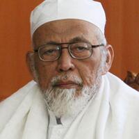 fpi-ormas-terlarang-polisi-copot-baliho-habib-rizieq-di-tangerang