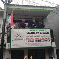 fpi-ormas-terlarang-polisi-copot-baliho-habib-rizieq-di-tangerang