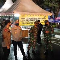 hendak-masuk-ke-jakarta-belasan-kendaraan-dipaksa-putar-balik-di-perbatasan-tangsel