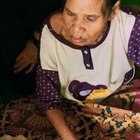 kisah-nyata-anak-menelantarkan-ibu-setelah-semua-harta-habis-terjual