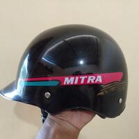 salah-satu-helm-pembalap-motogp-dilelang-buset-harganya-gila