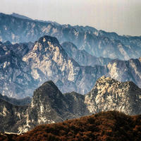 momen-mengerikan-terciduk-kamera-seorang-pria-melompat-ke-lembah-di-gunung-huashan