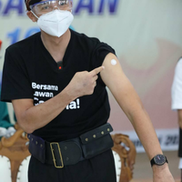 usai-divaksin-dokter-tirta-dan-ganjar-sama-sama-merasa-lapar