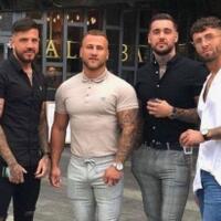 bikin-penasaran--video-4-pemuda--berotot-dan-bernyanyi--ini-viral-di-medsos