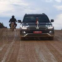 mobil-dinas-jokowi-yang-terabas-banjir-di-kalimantan-selatan-toyota-land-cruiser