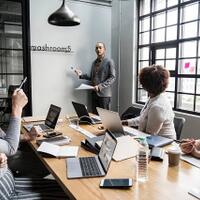 kenapa-banyak-orang-bermuka-dua-dan-penjilat-di-tempat-kerja