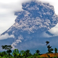 gunung-merapi-masih-bisa-erupsi-eksplosif-dan-luncurkan-awan-panas