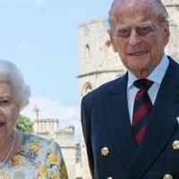 ratu-elizabeth-ii-cari-admin-sosmed-gajinya-setengah-miliar