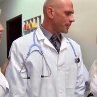 gara-gara-tulisan-dokter-di-resep-tak-jelas-dua-pegawai-apotek-diseret-ke-pengadilan