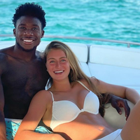 5-potret-pacar-alphonso-davies-udah-cakep-pemain-bola-pula