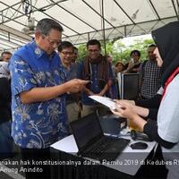 dpr-batal-revisi-uu-pemilu-rocky-gerung-anis-baswedan-lebih-berbahaya