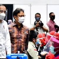vaksinasi-diramal-kelar-10-tahun-lagi-target-jokowi-1-tahun