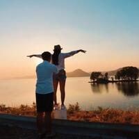 resort-romantis-di-temajuk-surga-di-ekornya-borneo-camar-bulan-yang-tak-terlupakan