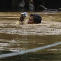 banjir-kepung-jakarta-150-rt-terendam-air-setinggi-hampir-3-meter