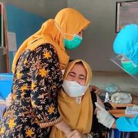 fobia-jarum-suntik-dokter-di-sulbar-histeris-saat-divaksinasi-corona