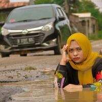 sindir-pemkab-lampung-foto-suami-istri-ini-viral