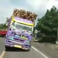 marak-truk-bermuatan-lakukan-aksi-oleng-di-jalanan-membahayakan-pengguna-jalan-lain