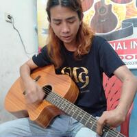 inspiratif-kisah-pengamen-tanpa-4-jari-jadi-bos-gitar-beromzet-rp-300-juta