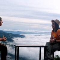 bersama-pasangan-ke-bukit-bengkayang-biar-berasa-doble-di-atas-awannya