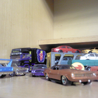 pilih-hot-wheels-atau-tomica