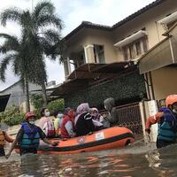 istana-raja-dangdut-rhoma-irama-diterjang-banjir