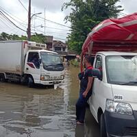 pmi-tangerang-terjunkan-relawan-bantu-korban-banjir