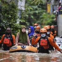 warga-di-penjuru-dki-teriak-banjir-parah-kepung-rumah