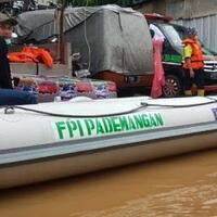 polisi-usir-relawan-fpi-bantu-korban-banjir-di-cipinang-melayu