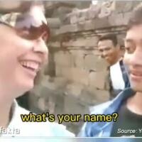 kocak-abis-pemuda-ini-ngobrol-dengan-bule-bahasa-inggris-nya-maksa-banget
