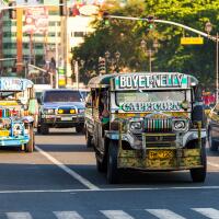 angkot-paling-nyentrik-di-dunia-nih-gan