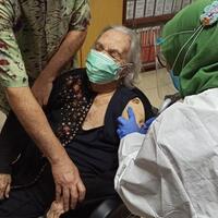 usia-99-tahun-siti-rumende-harahap-jadi-penerima-vaksin-tertua-di-indonesia