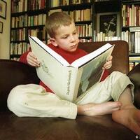 manfaat-membaca-buku-sebelum-tidur