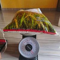 beras-kemasan-10-kg-merk-sedulang-setudung-dikeluhkan-kurang-takaran