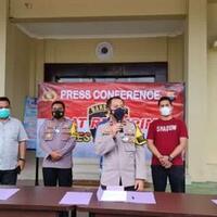 16-pria-wanita-dan-anak-anak-di-pandeglang-mandi-telanjang-bersama