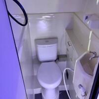 mulai-dari-sistem-pembuangan-sampai-suplai-air-inilah-6-fakta-unik-toilet-bus-akap