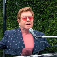 elton-john-sebut-vatikan-munafik-tak-restui-pernikahan-pasangan-sejenis