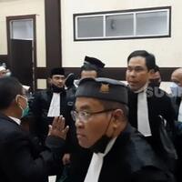sidang-habib-rizieq-kisruh-gun-romli-munarman-cs-hina-martabat-pengadilan