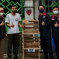 mahasiswa-pmm-umm-membuat-storage-penyimpanan-sampah-di-kelurahan-dadaprejo