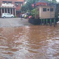 pemkab-bogor-tuding-pkl-biang-keladi-banjir-jalan-stadion-pakansari-cibinong