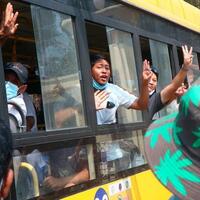 redam-kemarahan-demonstran-militer-myanmar-bebaskan-ratusan-tahanan